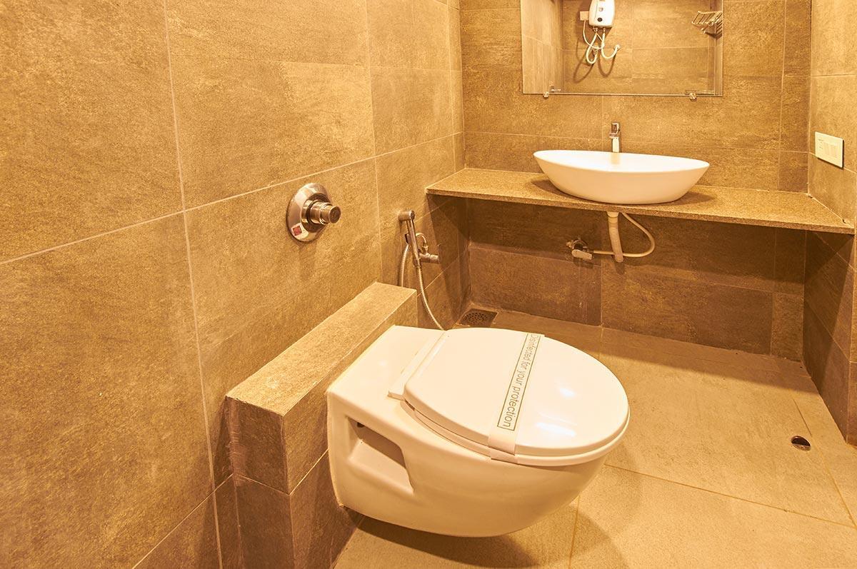 7 Wonders Hotel Gandhinagar Exterior photo