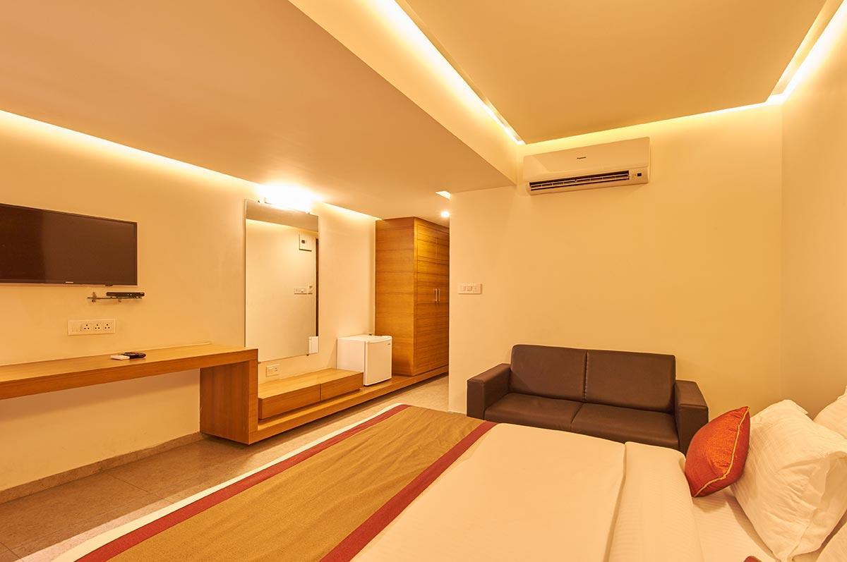 7 Wonders Hotel Gandhinagar Exterior photo